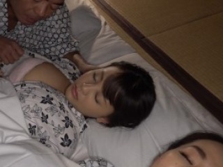 Bố dượng gạ tình con gái riêng của vợ